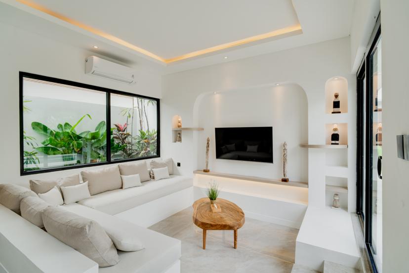 Villa contemporaine avec piscine et terrasse en bois à Canggu Bali