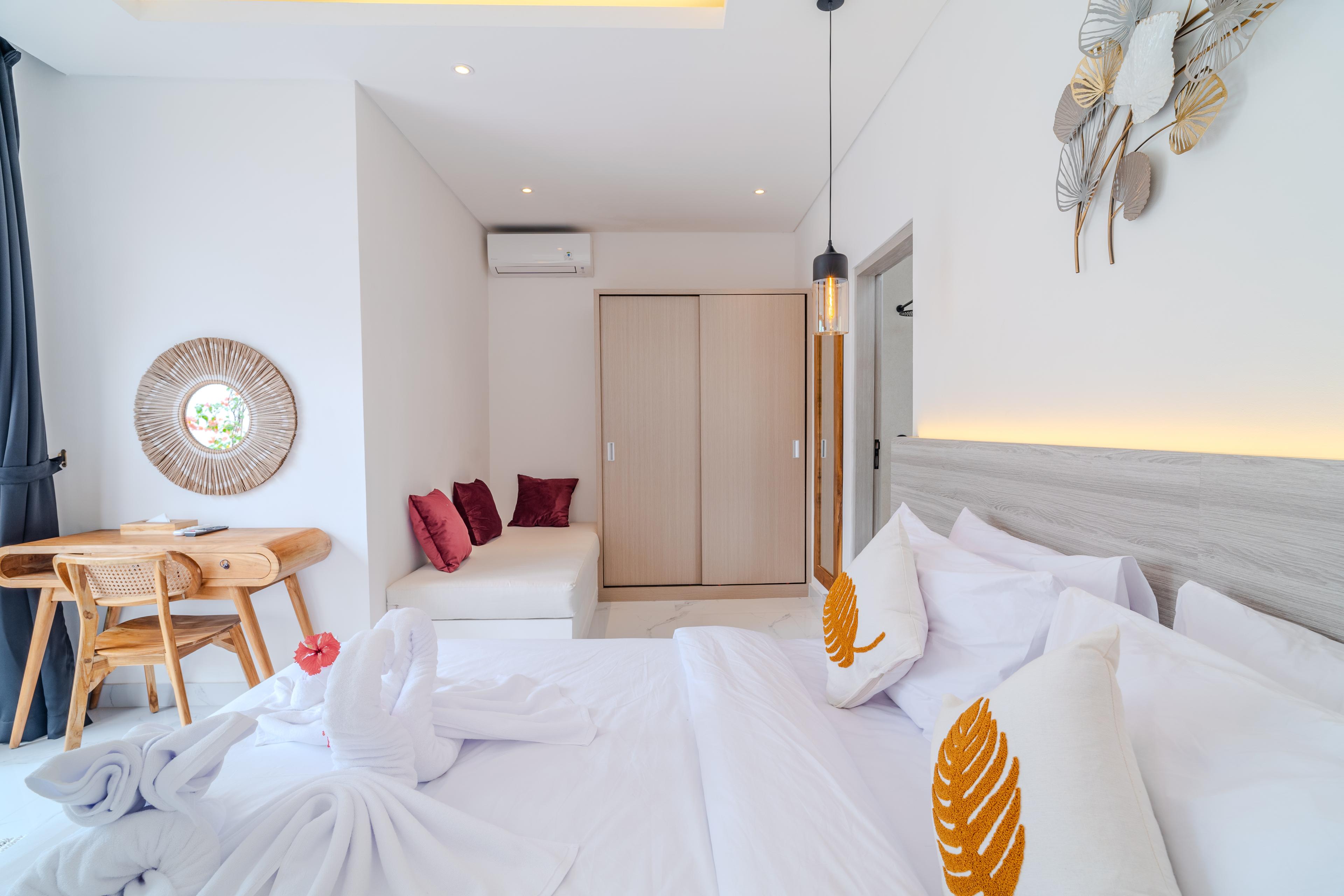 Villa contemporaine avec piscine et terrasse en bois a Canggu Bali