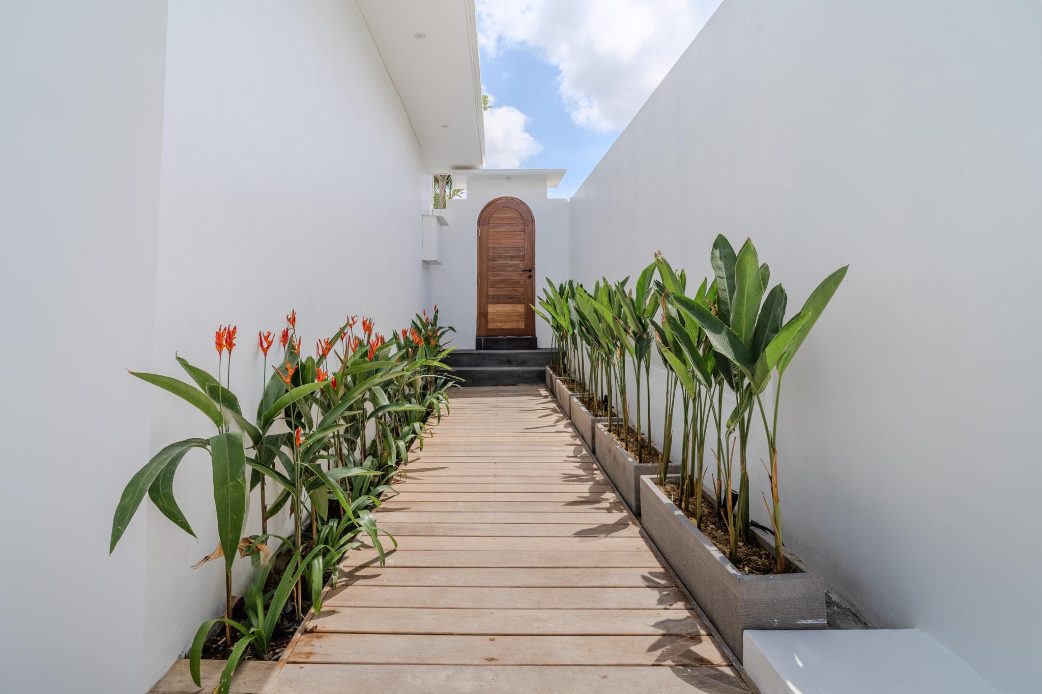 Villa balinaise moderne avec piscine et jardin tropical a Berawa